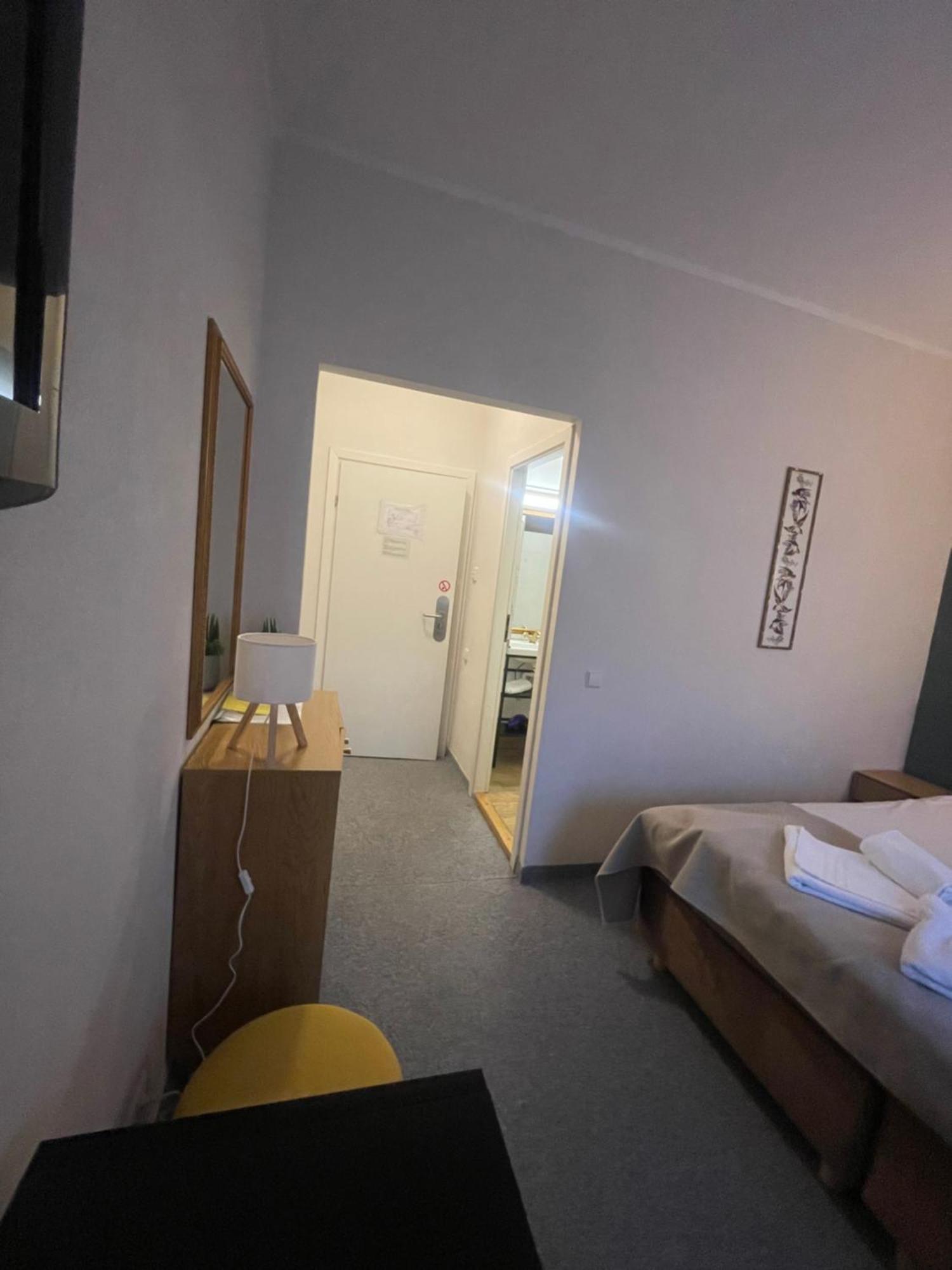 Apple Economy Hotel Κάουνας Εξωτερικό φωτογραφία
